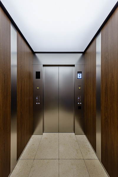 低層オフィスエレベーター　かご内