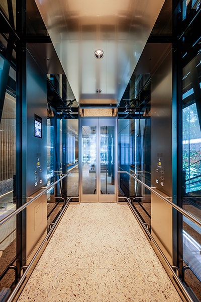 商業 G-1号機　かご内