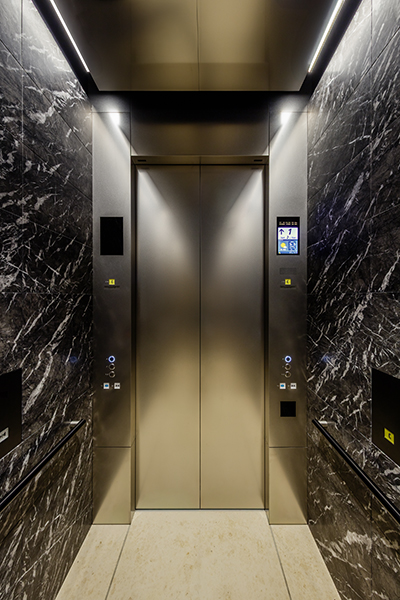 商業 G-8号機　かご内