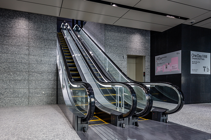 エスカレーター外観