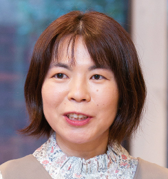 髙野 由里氏